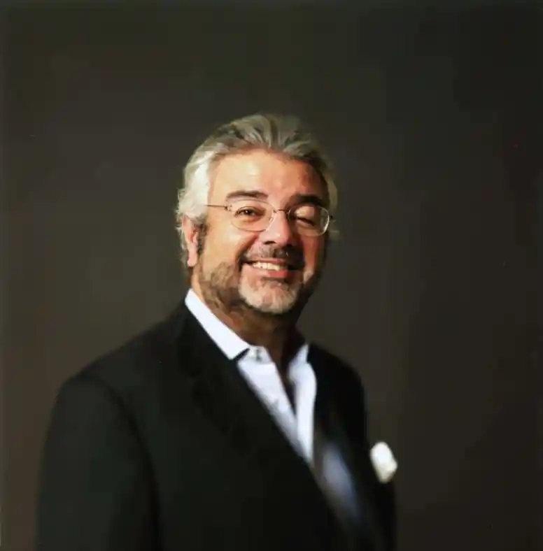 오리플레임, 로버트 벤수산 신임 회장 선임